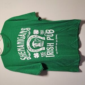 SHENANIGANS IRISH PUB Green T-shirt